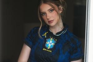 世界杯社交盛宴：马丁内利女友展现绝美风采，胡梅尔斯女友台前吸睛