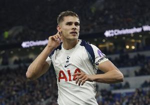 前巴萨球员点评：范德芬站位不佳且过分依赖速度，印象不佳