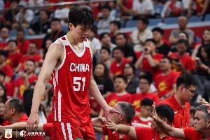 媒体人指出:中国男篮锋线处理球表现不佳,日本进攻端重点针对瀚森