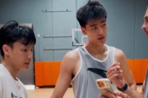 徐杰与刘金雨海外特训持续更新！进行高密度半场攻防演练