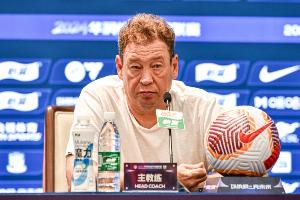 斯卢茨基表示:特谢拉有望明日回归阵容,但球队伤病状况仍未完全好转