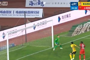 手球领先!莱昂纳多射中,李昊失误丢球,VAR介入后长时间判定无效