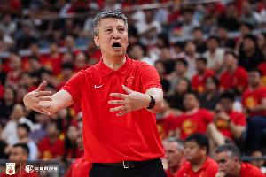 解说:中国男篮进攻受阻防守不稳,外线三分毫无威胁,还有什么可说的