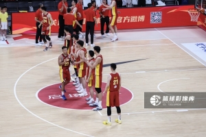 中国男篮决战将至!媒体人强调:锋线与篮板优势需全力发挥!