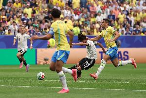 日本以1-0领先巴西！佐野海舟完成一条龙低射进球，达尼洛传球被对方断球